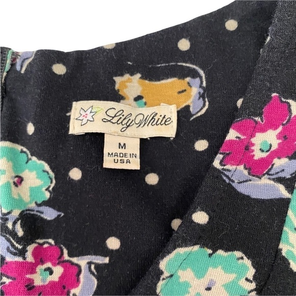 Lily White Zip Back Sleeveless Multicolored Floral Peplum Top Sz Med - Picture 3 of 8